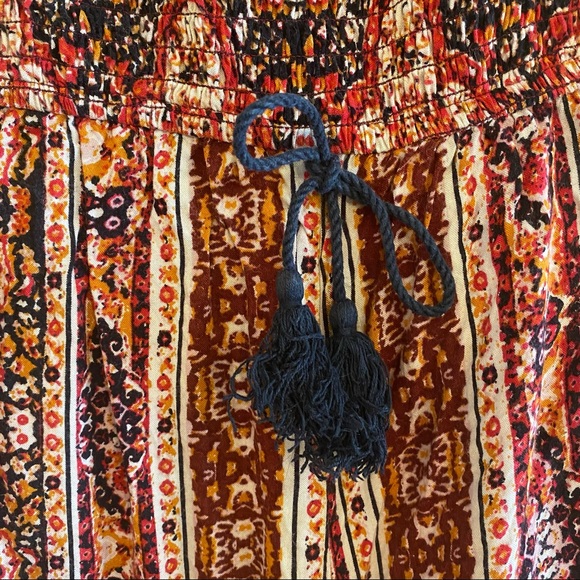 Patterned Romper With Pockets - Picture 3 of 7